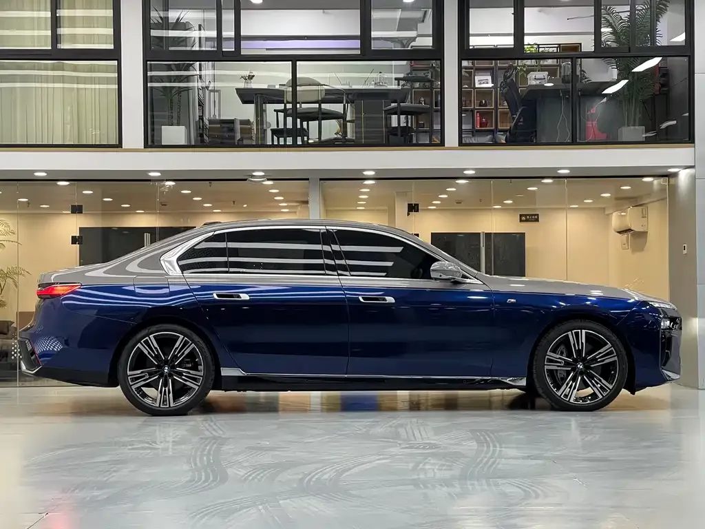 BMW 7 Series — фото 4