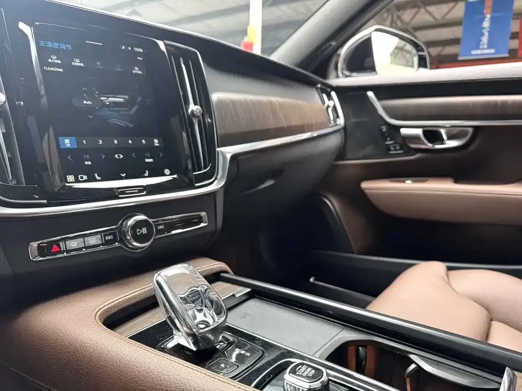 Volvo S90 — фото 10