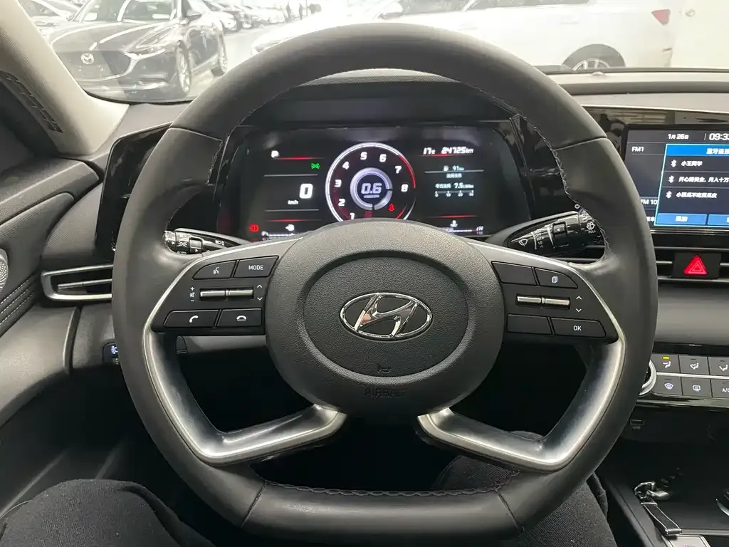 Hyundai Elantra — фото 8