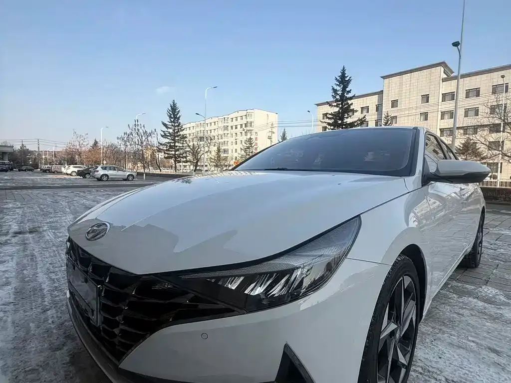 Hyundai Elantra — фото 10