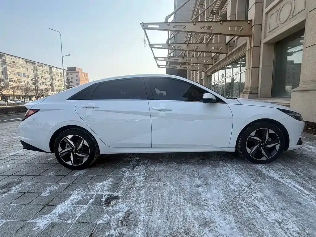 Hyundai Elantra — фото 4