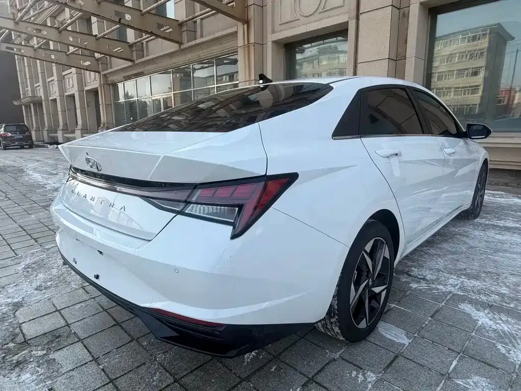 Hyundai Elantra — фото 2