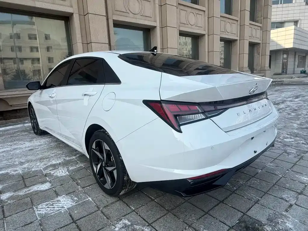Hyundai Elantra — фото 8