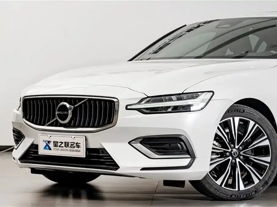 Volvo S60 — фото 4