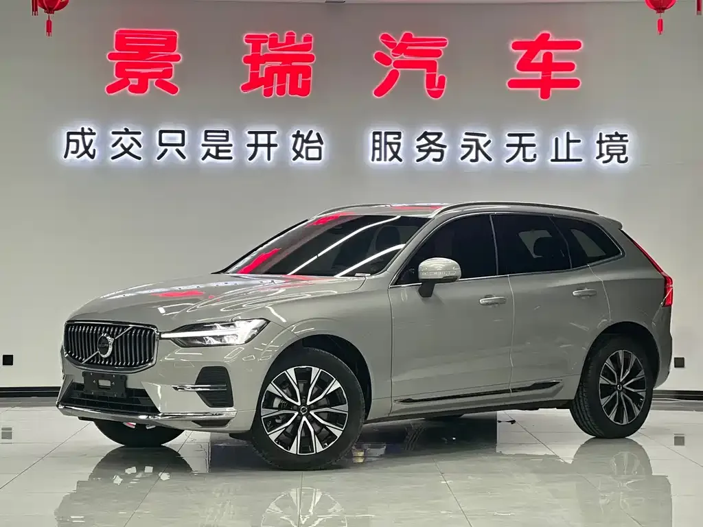 Volvo XC60 — фото 1