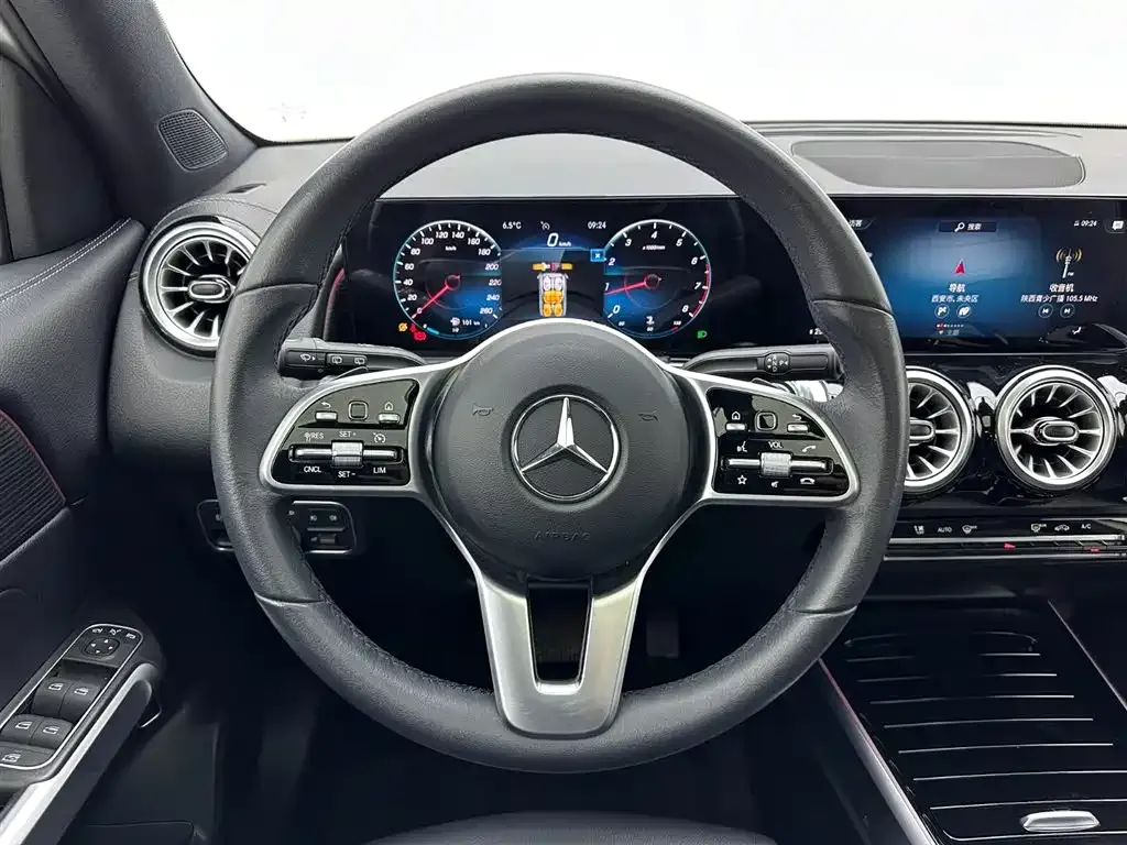 Mercedes-Benz GLB — фото 10