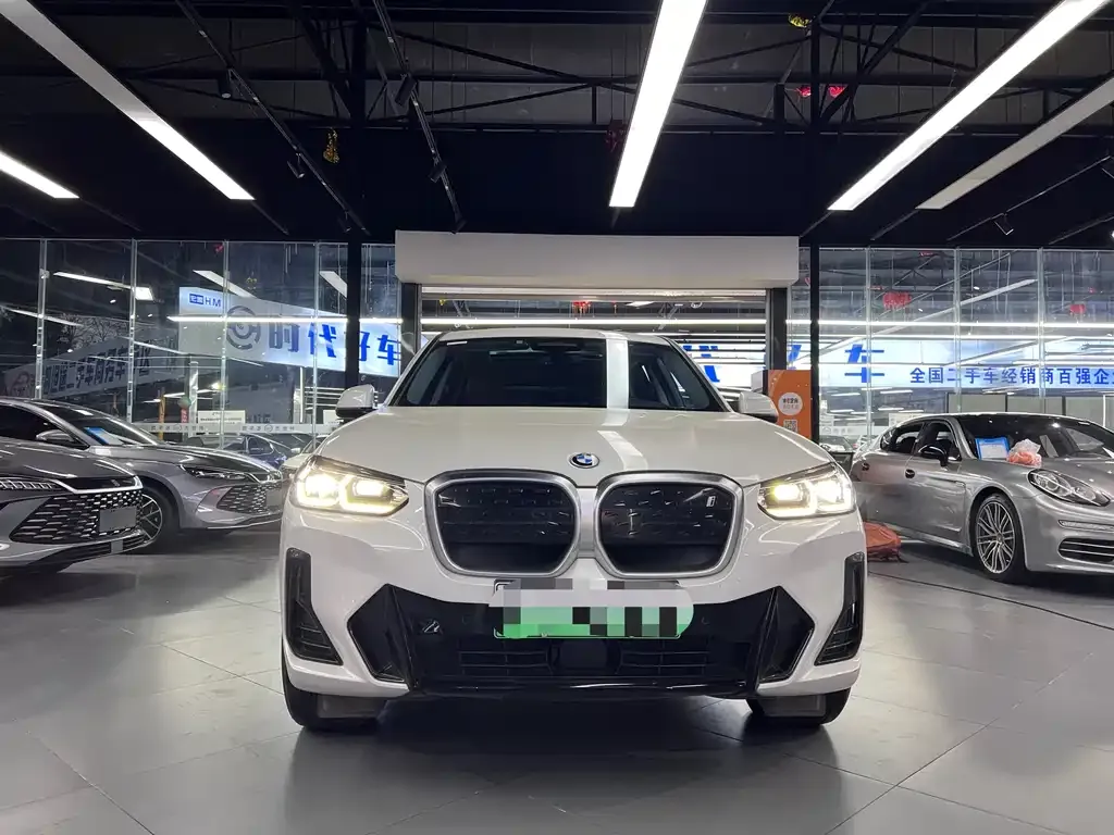 BMW iX3 — фото 6