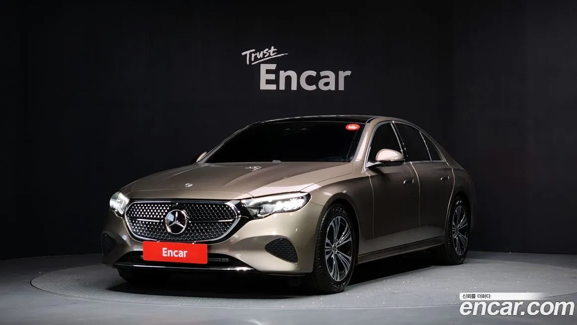 Mercedes-Benz E-Class — фото 1