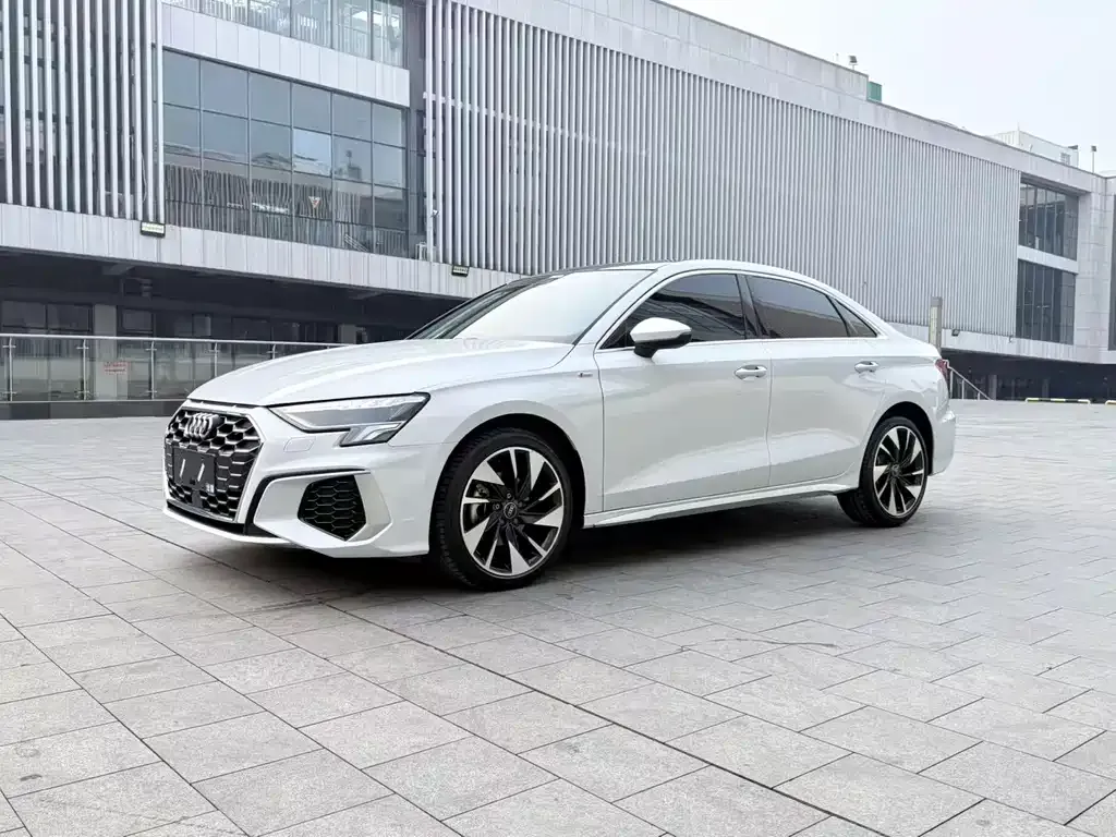 Audi A3 — фото 1