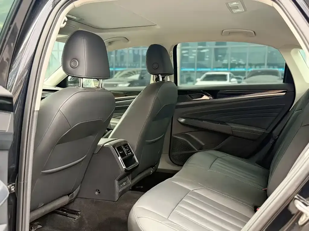 Volkswagen Passat — фото 8