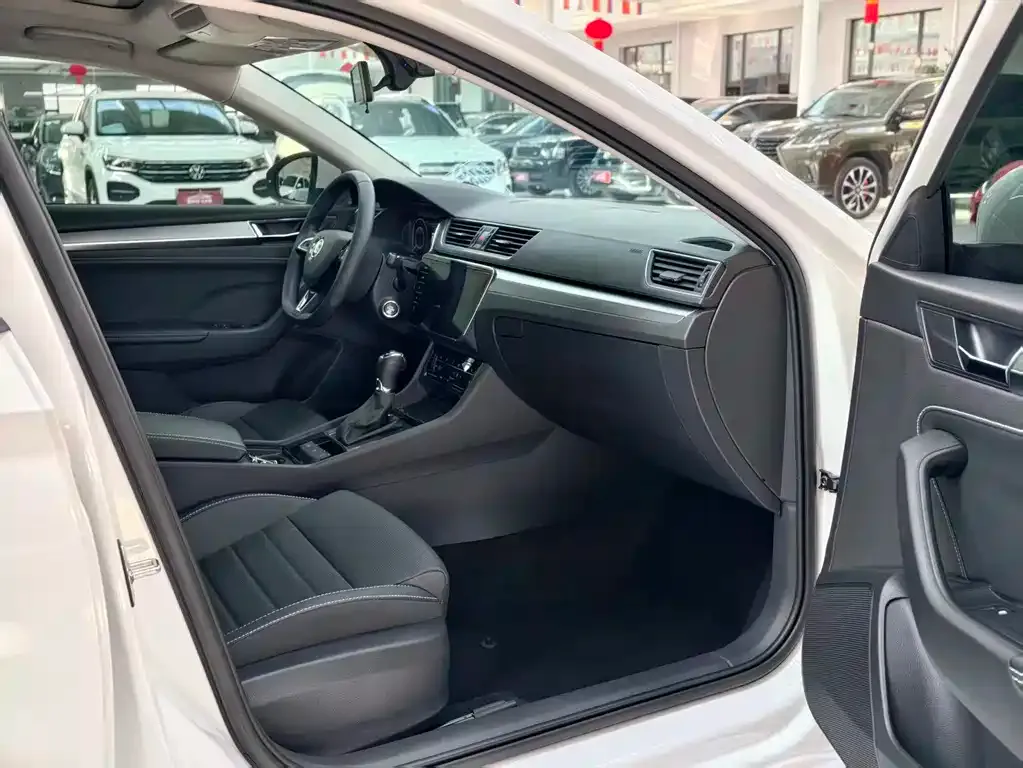 Skoda Superb — фото 4