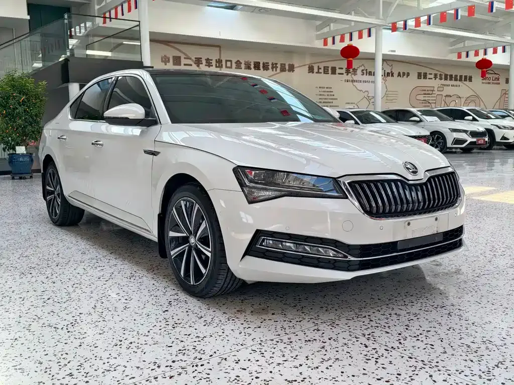 Skoda Superb — фото 5