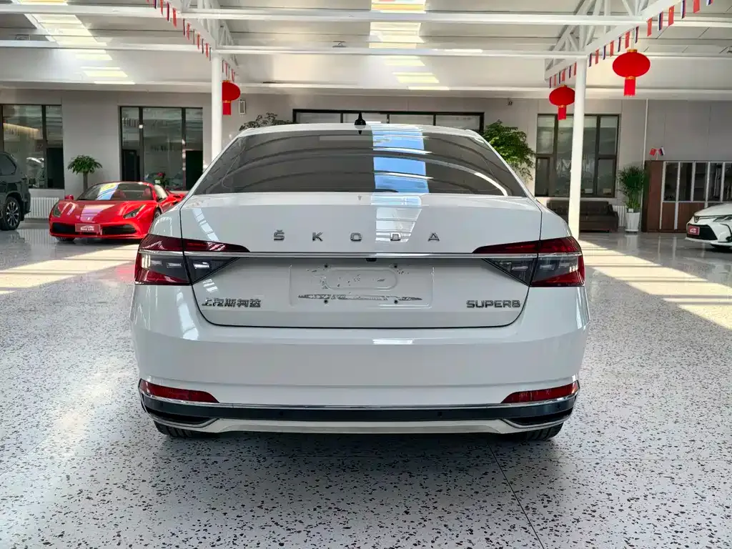 Skoda Superb — фото 7