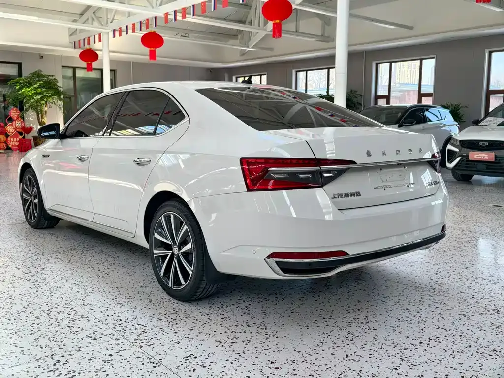 Skoda Superb — фото 3