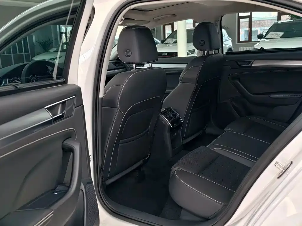 Skoda Superb — фото 6