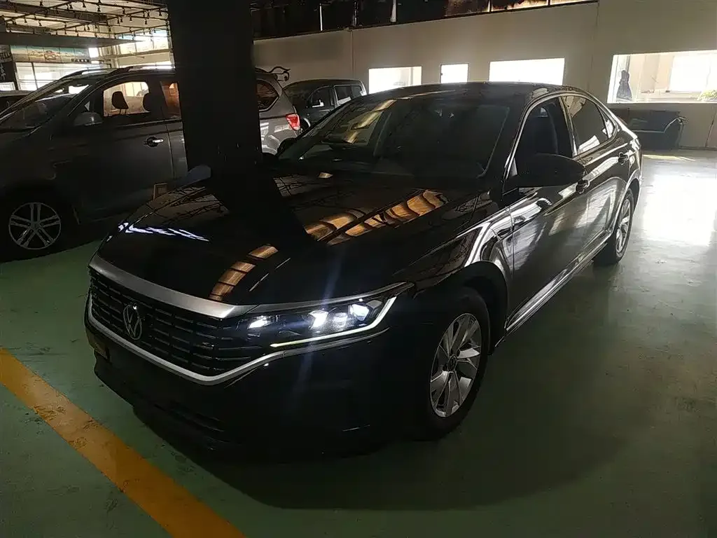 Volkswagen Passat — фото 1