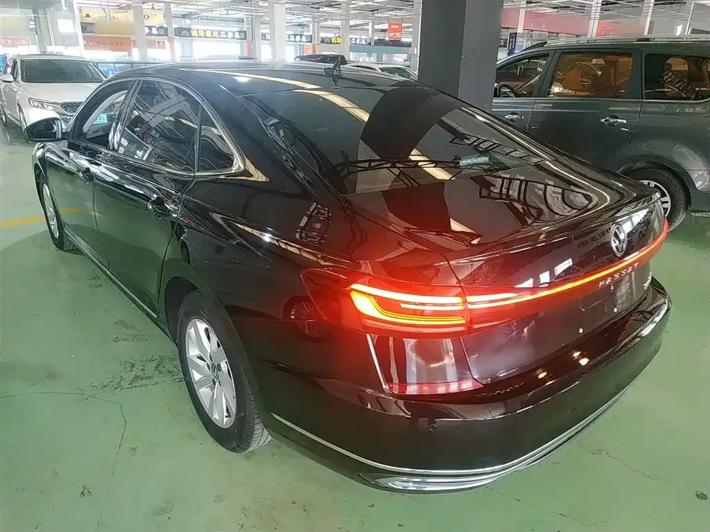 Volkswagen Passat — фото 10