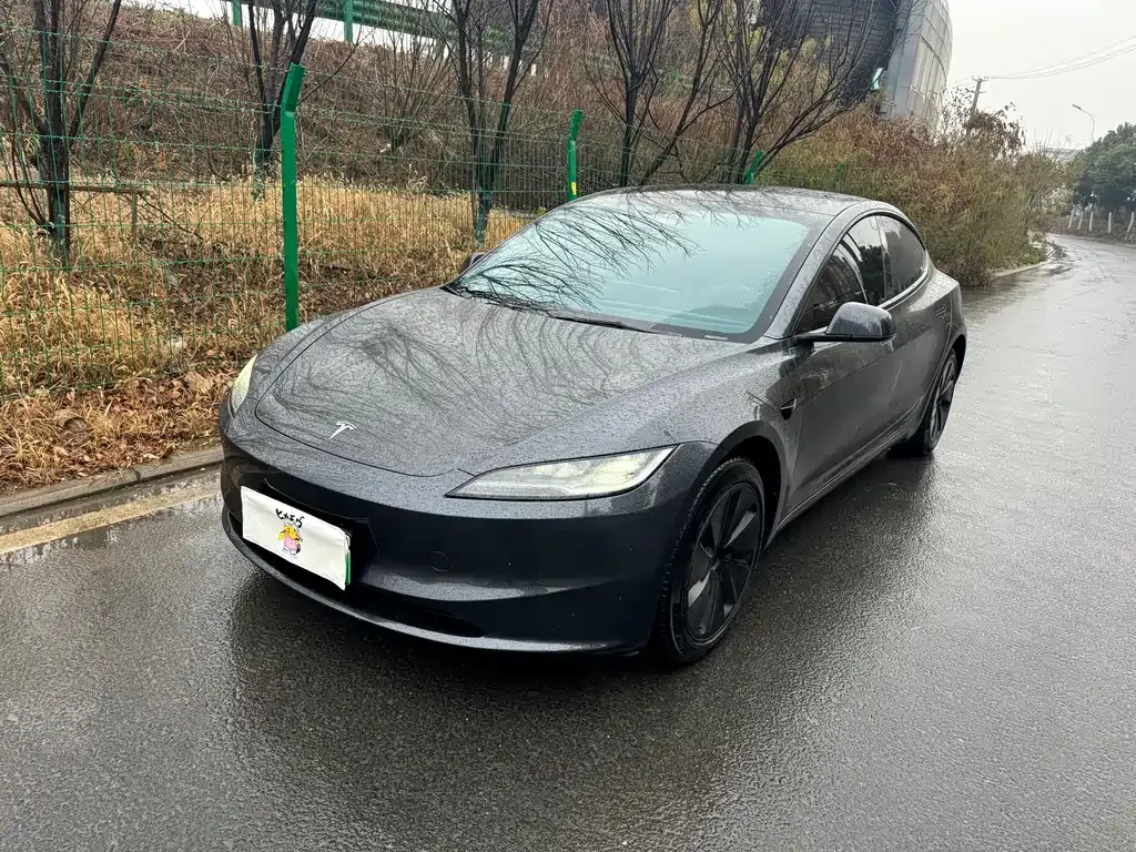 Tesla Model 3 — фото 1