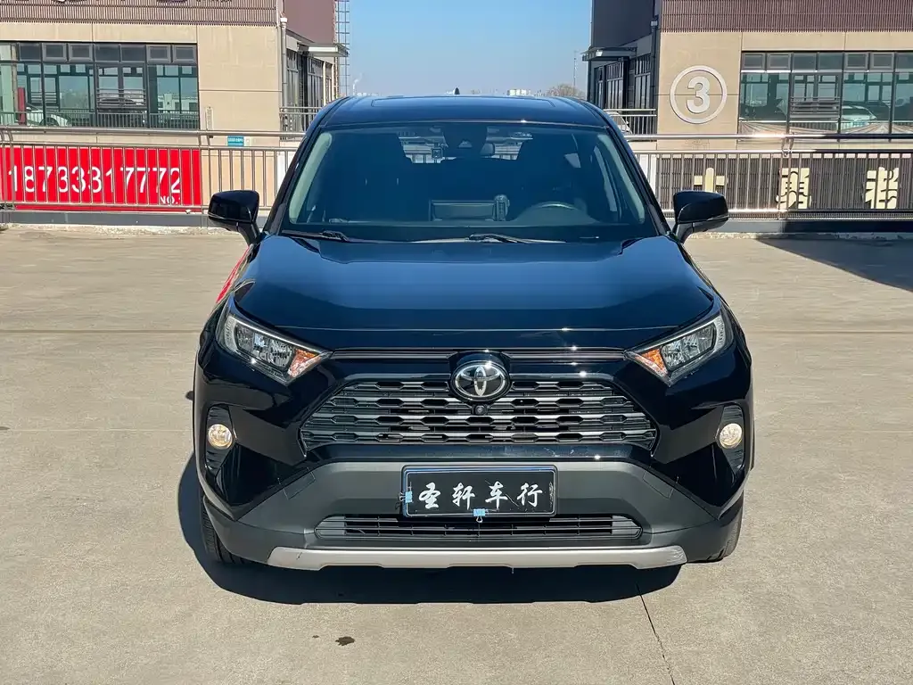 Toyota RAV4 — фото 3