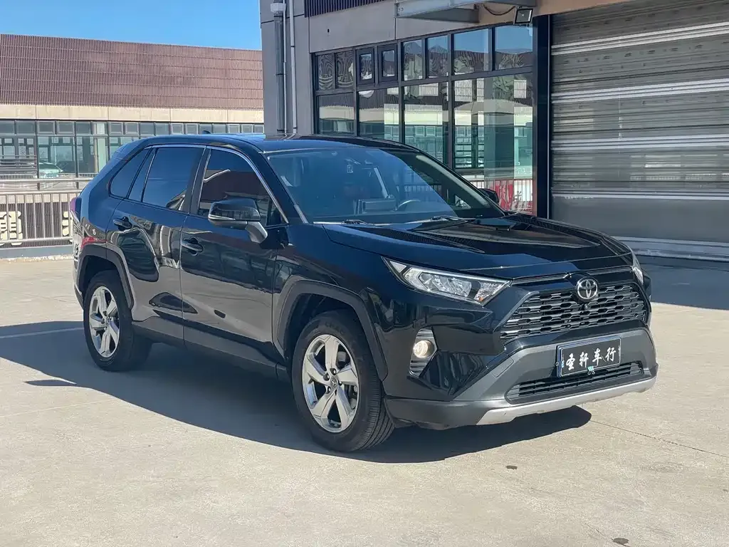 Toyota RAV4 — фото 4