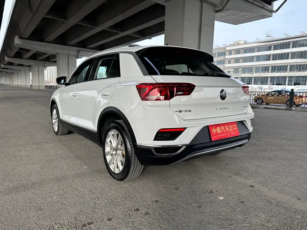Volkswagen T-Roc — фото 9