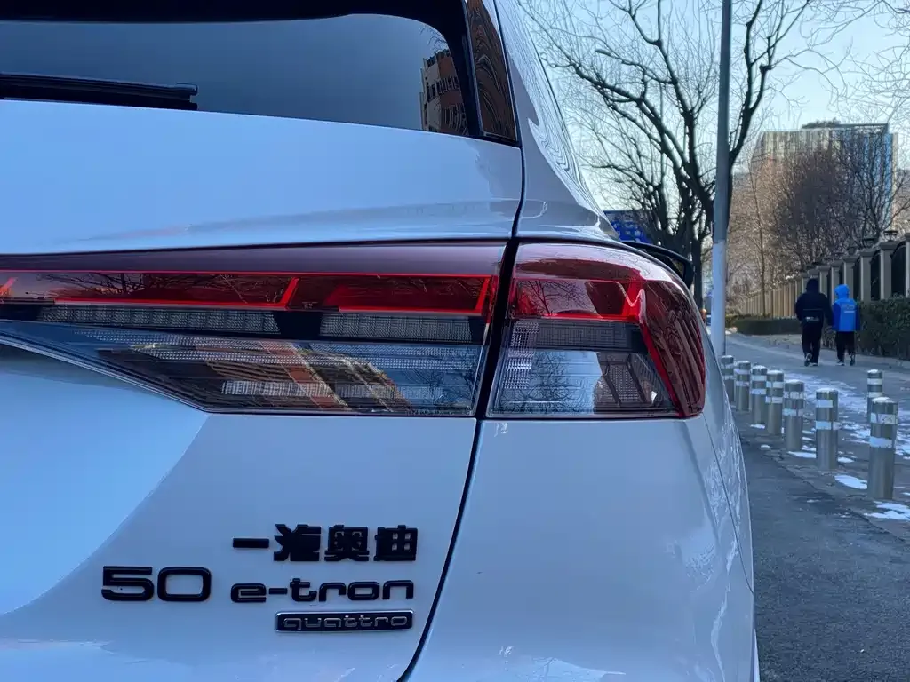 Audi Q4 e-tron — фото 10