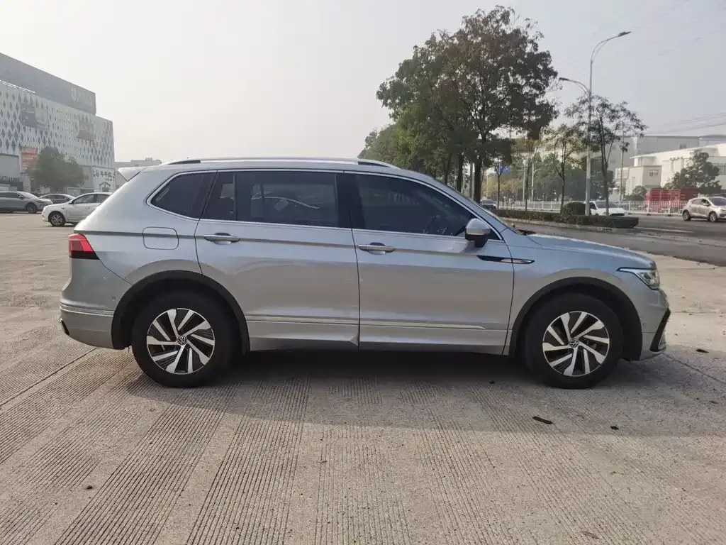 Volkswagen Tiguan L New Energy — фото 10