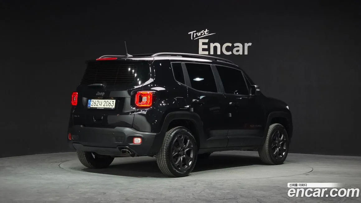 Jeep Renegade — фото 3