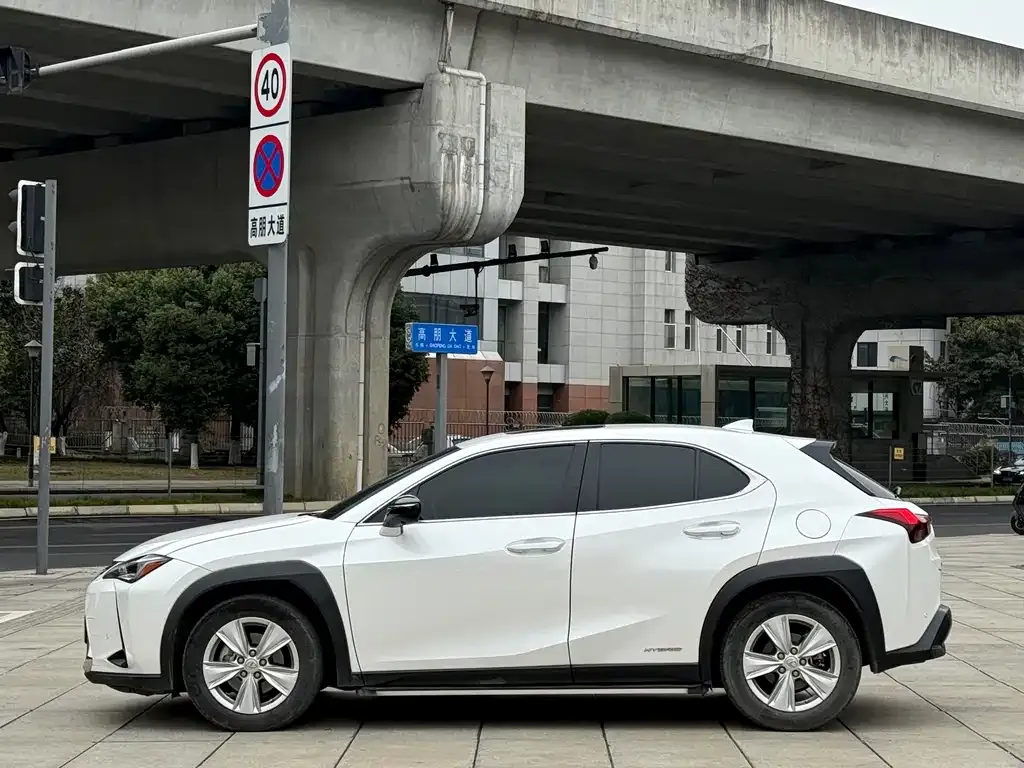 Lexus UX — фото 9