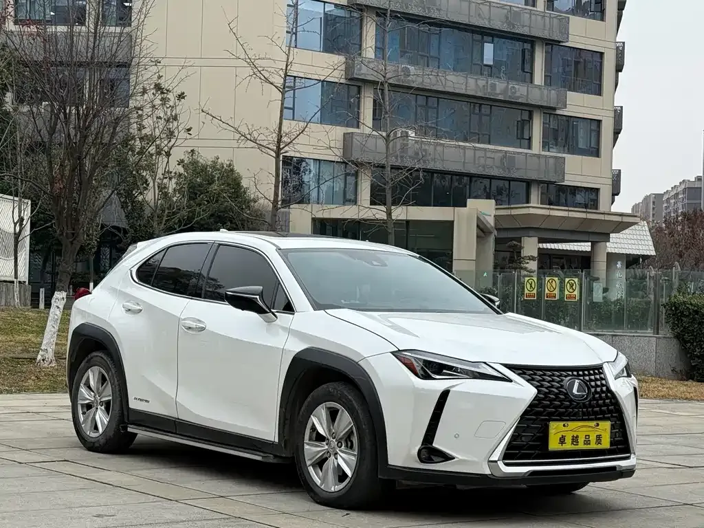 Lexus UX — фото 4