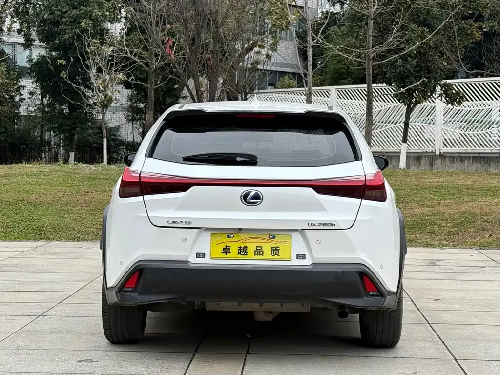 Lexus UX — фото 6
