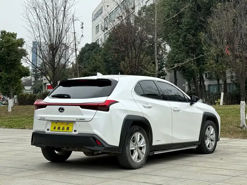 Lexus UX — фото 7