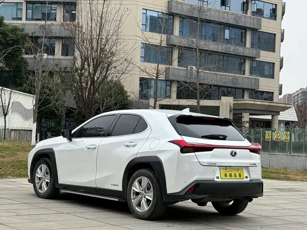 Lexus UX — фото 10