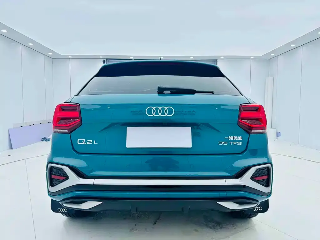 Audi Q2L — фото 9