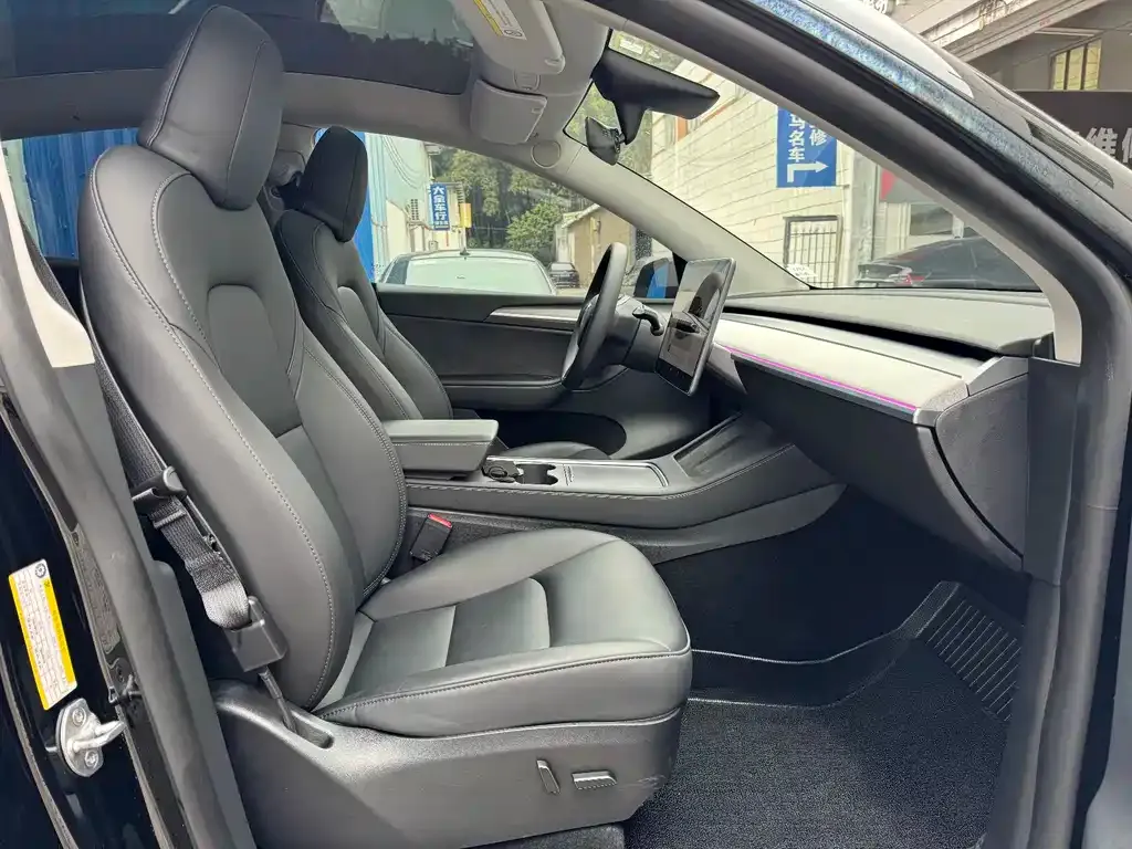 Tesla Model Y — фото 9
