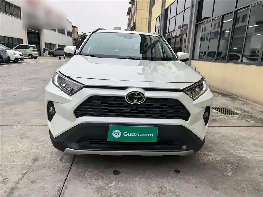 Toyota RAV4 — фото 9