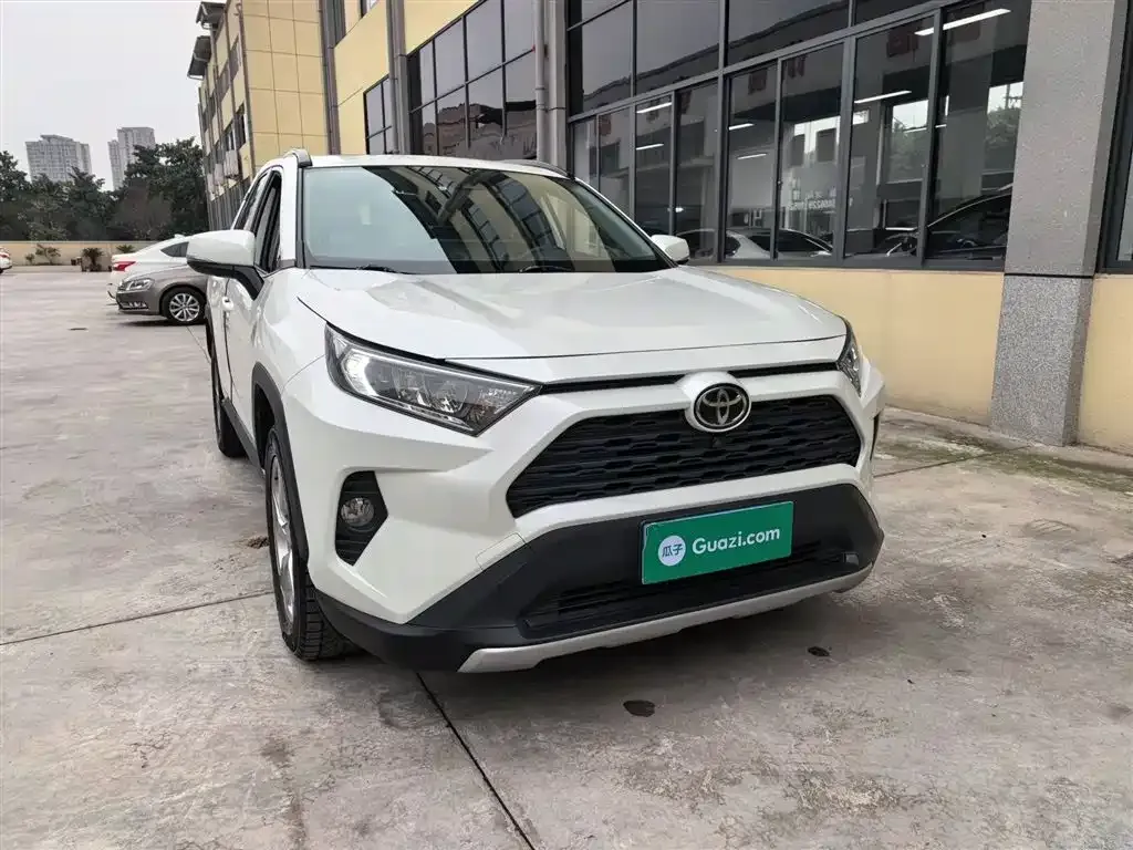 Toyota RAV4 — фото 2