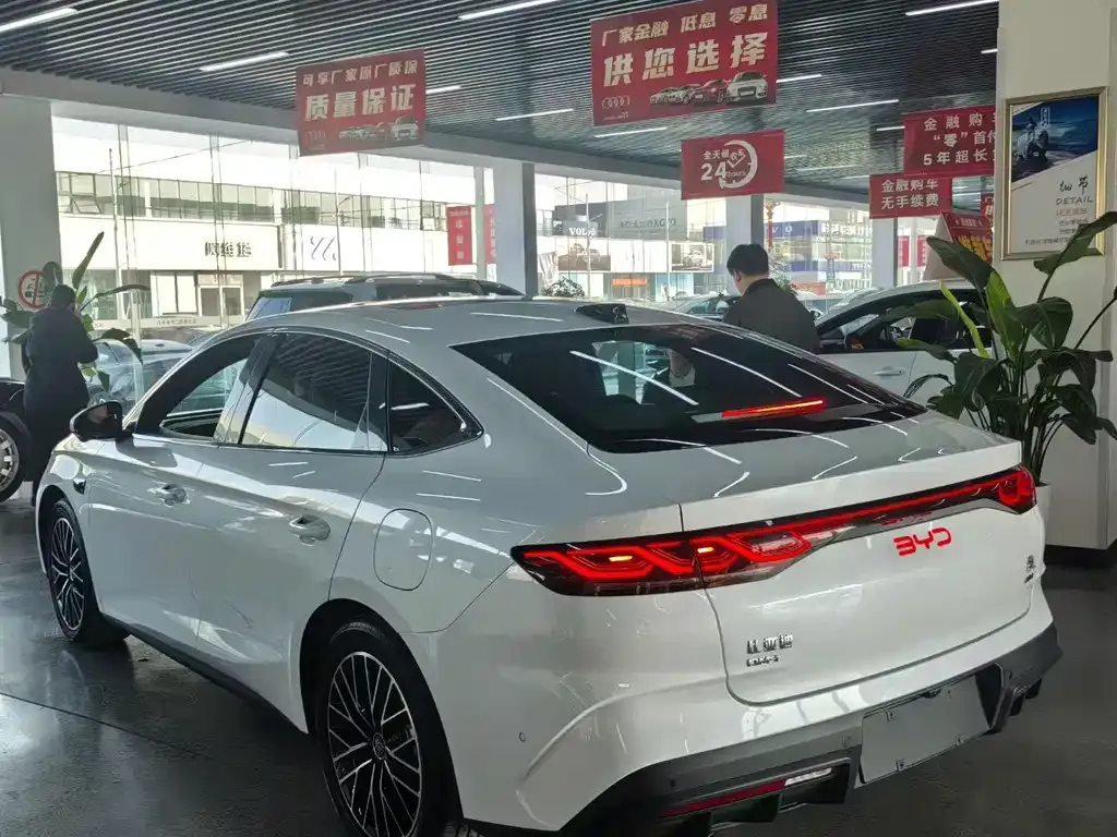 BYD Qin L — фото 8