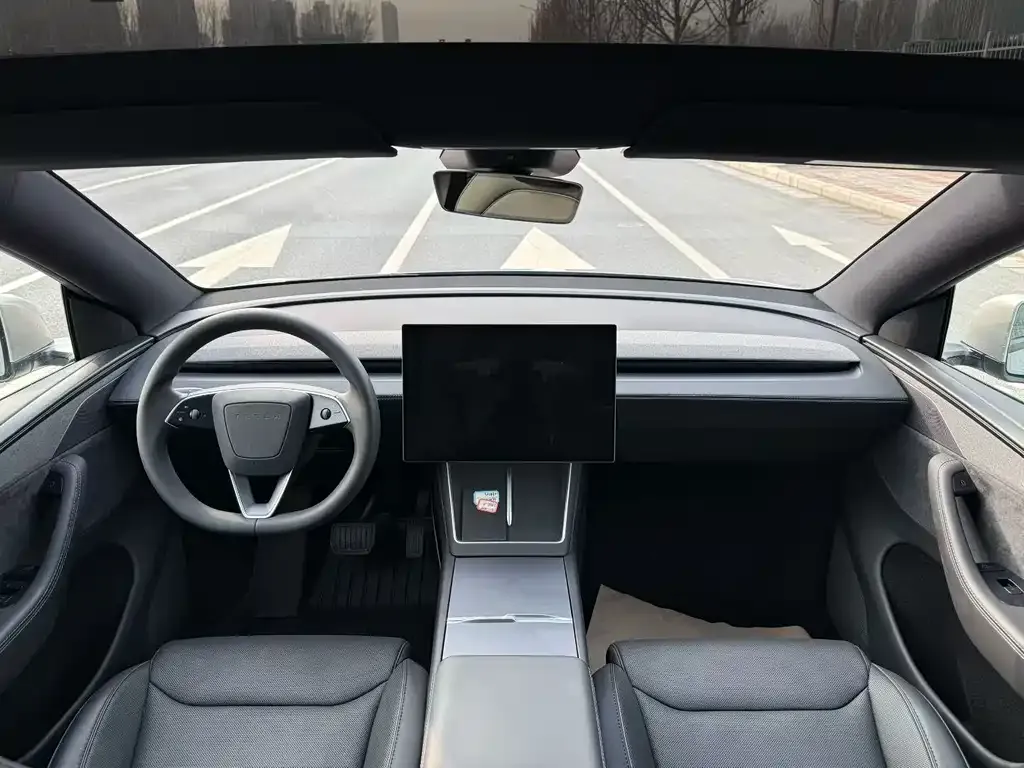 Tesla Model Y L — фото 8