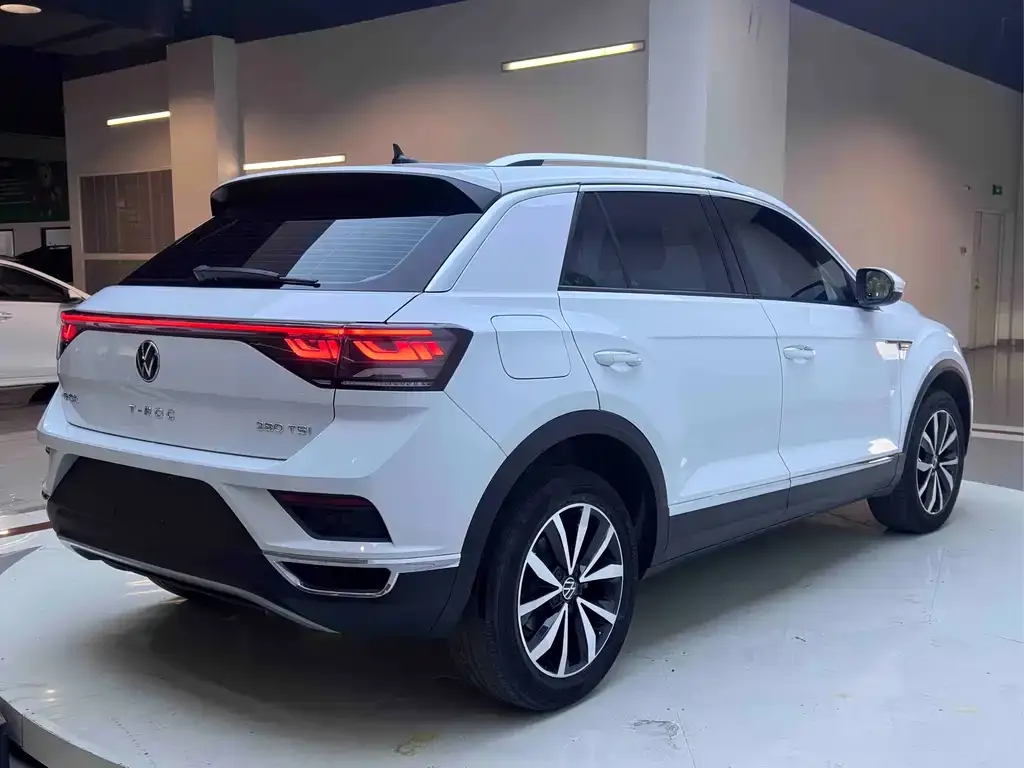 Volkswagen T-Roc — фото 7