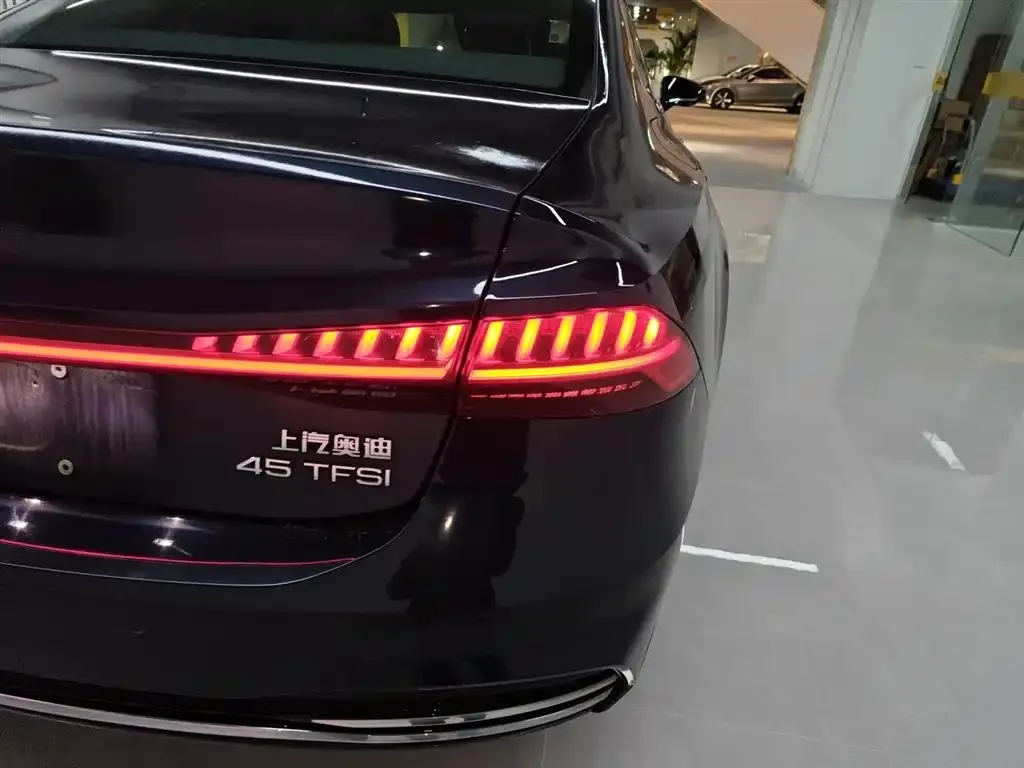 Audi A7L — фото 7