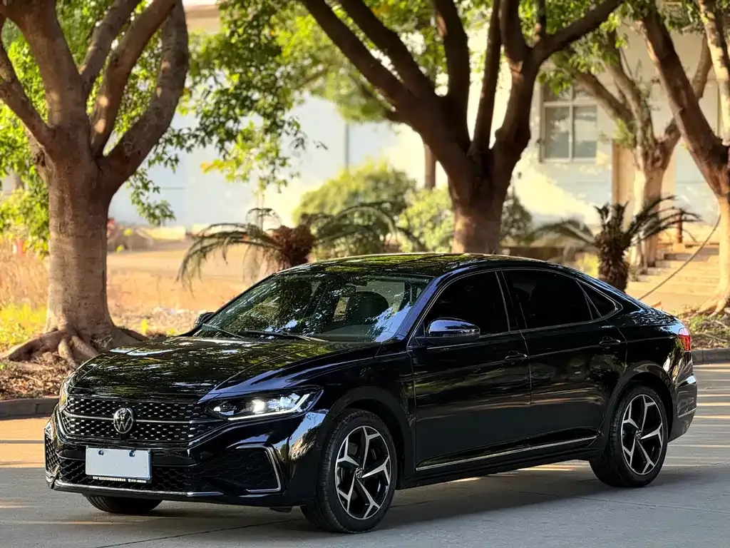 Volkswagen Passat — фото 1