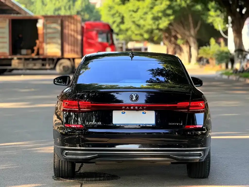 Volkswagen Passat — фото 2