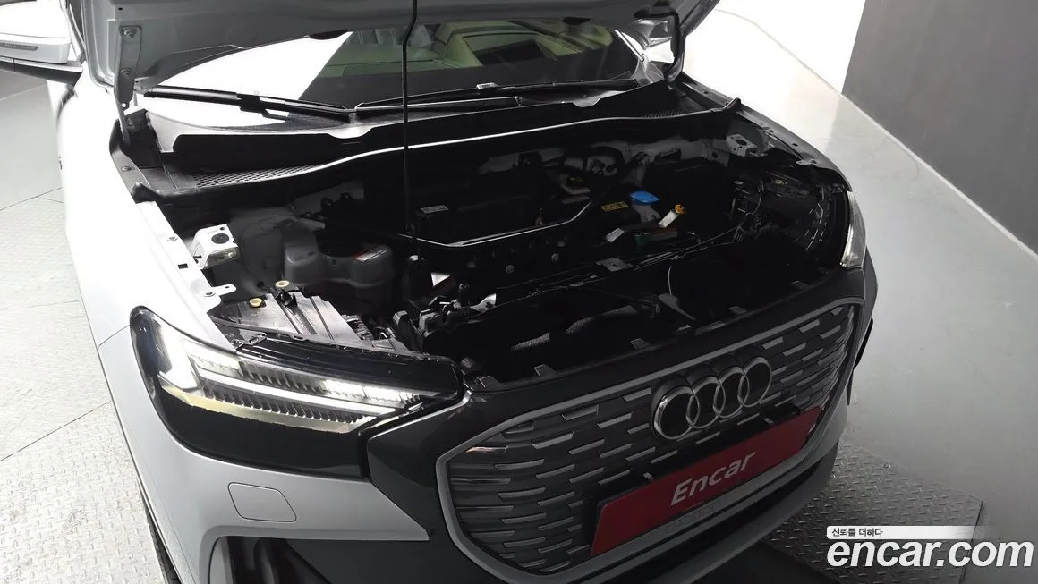 Audi Q4 e-tron — фото 10