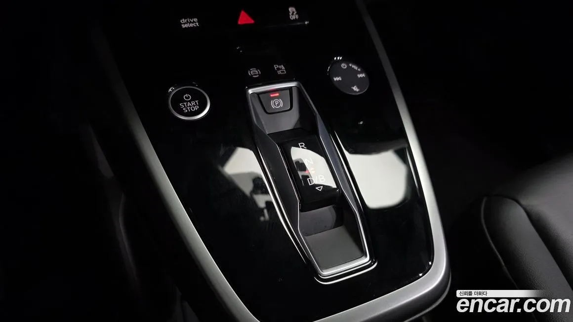 Audi Q4 e-tron — фото 8