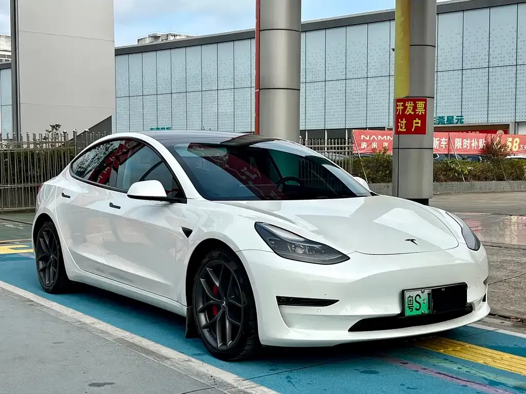 Tesla Model 3 — фото 3