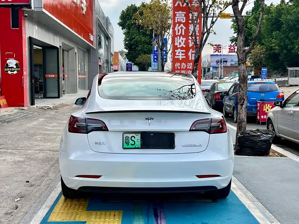 Tesla Model 3 — фото 5