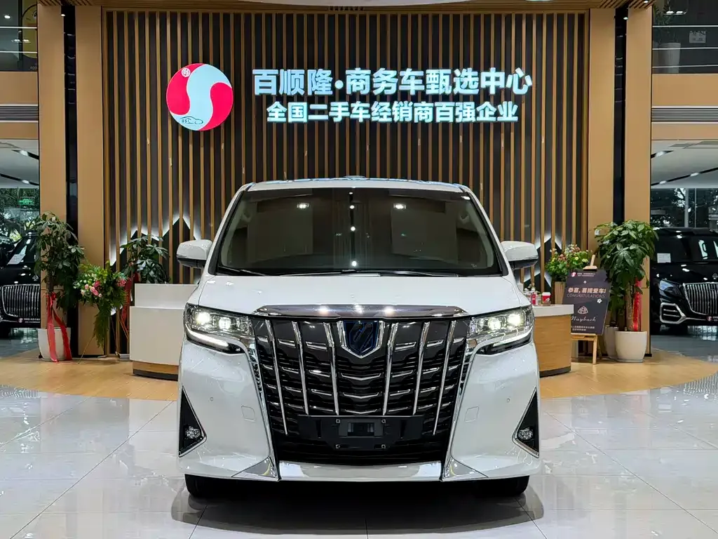 Toyota Alphard — фото 4