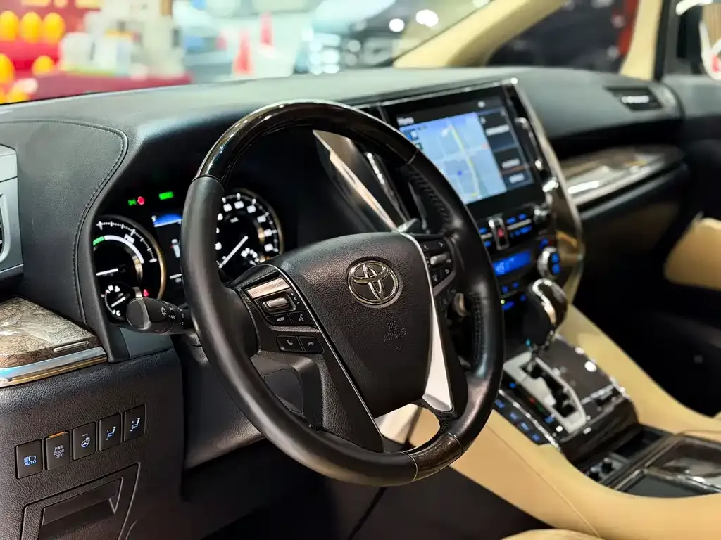 Toyota Alphard — фото 6