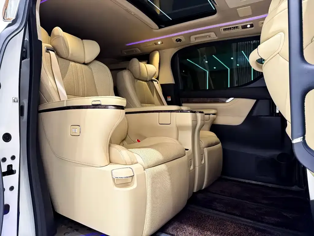 Toyota Alphard — фото 8